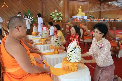 ภาพ No.80931:พิธีตักบาตรพระ ๒๑๖ รูป และ พิธีถวายมหาสังฆทาน ๕๒ วัด ฉลองครบรอบ ๑๖ ปี ธุดงคสถานพรรัตนแพร่ วันอังคารที่ ๙ พฤษภาคม พ.ศ.๒๕๖๖ ณ ธุดงคสถานพรรัตนะ อำเภอวังชิ้น จังหวัดแพร่