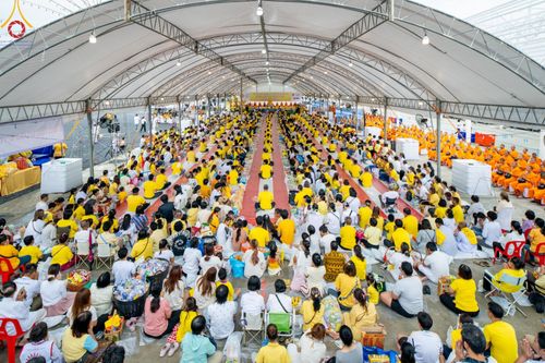 ภาพ No.146450:มหาสังฆทานถวายเป็นพุทธบูชาครั้งยิ่งใหญ่ โครงการทำบุญตักบาตร เพื่อถวายเป็นพระราชกุศล เนื่องในโอกาสมหามงคลเฉลิมพระชนมพรรษา พระบาทสมเด็จพระเจ้าอยู่ห้วฯ ทรงเจริญพระชนมพรรษา 6 รอบ 72 พรรษา