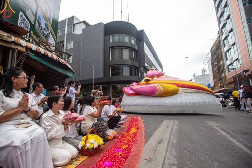 ภาพ No.128492:พิธีอัญเชิญพระบรมสารีริกธาตุ " ใจกลางเมืองนครหาดใหญ่ " เพื่อประดิษฐาน ณ มหารัตนเจดีย์สิริปทุมสวรรค์ (เจดีย์อริยพุทธะ 5 พระองค์) ศูนย์ปฏิบัติธรรมภาคใต้ อ.บางกล่ำ จ.สงขลา  วันที่ 9 มีนาคม พ.ศ. 2567 (ชุดที่ 2)