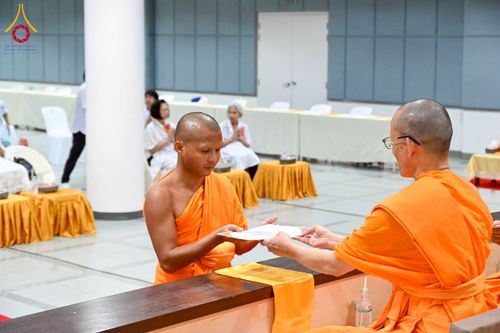 ภาพ No.229068:วันอาทิตย์ที่ 15 มิถุนายน พ.ศ. 2568 พิธีทอดผ้าป่าทุนพัฒนาพระมหาเปรียญ และทุนเผยแผ่พระพุทธศาสนาไปทั่วโลก ณ ห้องสัมมนา SPD สภาธรรมกายสากล วัดพระธรรมกาย