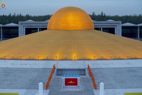 ภาพ No.240985:วันพุธที่ 27 สิงหาคม พ.ศ. 2568 พิธีจุดประทีป ในวันธรรมชัย ณ วัดพระธรรมกาย