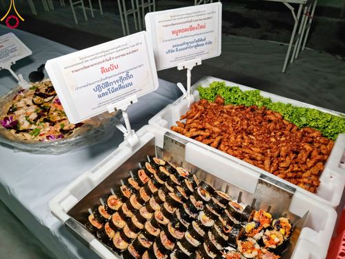 ภาพ No.109007:พิธีถวายภัตตาหารเป็นสังฆทาน แด่คณะพระธรรมยาตราฯ ในโครงการธรรมยาตรากตัญญูบูชา มหาปูชนียาจารย์ พระมงคลเทพมุนี(สด จนฺทสโร) พระผู้ปราบมาร อนุสรณ์สถาน 7 แห่ง ปีที่ 12 วันที่ 9 มกราคม พ.ศ. 2567 ณ อนุสรณ์สถานคลองบางนางแท่น  อ.สามพราน จ.นครปฐม