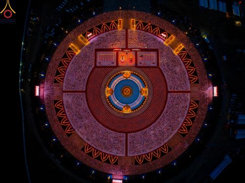 ภาพ No.200614:พิธีจุดประทีปถวายเป็นพุทธบูชา และบูชาธรรมมหาปูชนียาจารย์ ณ อนุสรณ์สถานบางปลา วัดบางปลา อำเภอบางเลน จังหวัดนครปฐม ในโครงการธรรมยาตรา กตัญญูบูชา มหาปูชนียาจารย์ พระมงคลเทพมุนี(สด จนฺทสโร) พระผู้ปราบมาร อนุสรณ์สถาน 7 แห่ง ปีที่ 13 วันที่ 23 มกราคม พ.ศ. 2568