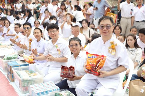 ภาพ No.236936:วันอาทิตย์ที่ 10 สิงหาคม พ.ศ. 2568 มหาสังฆทานครั้งยิ่งใหญ่ ตักบาตรพระ 10,000 รูป ถ.นิพัทธ์อุทิศ 3 ใจกลางนครหาดใหญ่ จ.สงขลา