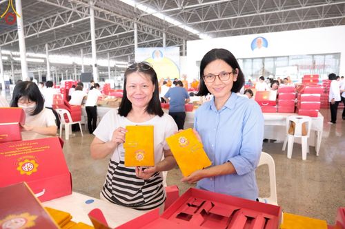 ภาพ No.212032:วันจันทร์ที่ 17 มีนาคม พ.ศ. 2568 บุญบรรจุกล่องไทยธรรม เพื่อถวายแด่พระสังฆาธิการ 40,000 กว่าวัดทั่วไทย ในวันคุ้มครองโลก 22 เมษายน พ.ศ. 2568 ณ บ้านแก้วเรือนทองคุณยายฯ วัดพระธรรมกาย