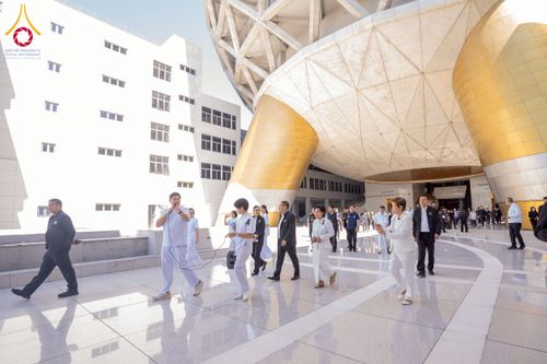 ภาพ No.271928:วันที่ 22 พฤศจิกายน พ.ศ. 2568 ผู้ว่าฯ ปทุมธานี ลงพื้นที่เยี่ยม “อำเภอคลองหลวง” พร้อมชมการเตรียมความพร้อมเทศกาลสวนดอกไม้ปทุมธานี “ทุ่งสวรรค์ ตะวันฉาย” ณ วัดพระธรรมกาย