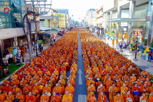 ภาพ No.147873:มหาสังฆทานครั้งยิ่งใหญ่ ตักบาตรพระ 10,000 รูป คณะสงฆ์ 4 ประเทศ 14 จังหวัดภาคใต้ วันอาทิตย์ที่ 11 สิงหาคม พ.ศ. 2567 ณ นิพัทธ์อุทิศ 3 ใจกลางนครหาดใหญ่ จ.สงขลา