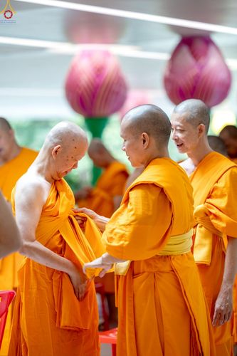 ภาพ No.229157:วันเสาร์ที่ 14 มิถุนายน พ.ศ. 2568 พิธีบรรพชา , พิธีถวายบาตร , พิธีอุปสมบท ในโครงการบรรพชาอุปสมบทหมู่ ผู้บริหารรุ่นที่ 15 และ อุดมศึกษา รุ่นที่ 52 ณ โบสถ์พระไตรปิฎก วัดพระธรรมกาย