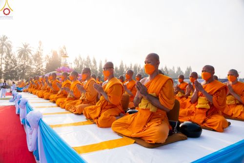 ภาพ No.110251:พิธีตักบาตรพระธรรมยาตราฯ ในโครงการธรรมยาตรากตัญญูบูชา มหาปูชนียาจารย์ พระมงคลเทพมุนี(สด จนฺทสโร) พระผู้ปราบมาร ปีที่ 12 ณ อนุสรณ์สถานลำดับที่ 2 สถานที่ตั้งมโนปณิธานบวชตลอดชีวิต อนุสรณ์สถานบางนางแท่น จ.นครปฐม วันที่ 11 มกราคม พ.ศ. 2567
