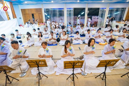 ภาพ No.195887:พิธีถวายภัตตาหารเป็นสังฆทาน แด่พระธรรมยาตรา ณ วัดโบสถ์(บน) ตำบลบางคูเวียง อำเภอบางกรวย จังหวัดนนทบุรี ในโครงการธรรมยาตรา กตัญญูบูชา มหาปูชนียาจารย์ พระมงคลเทพมุนี(สด จนฺทสโร) พระผู้ปราบมาร อนุสรณ์สถาน 7 แห่ง ปีที่ 13 วันที่ 16 มกราคม พ.ศ. 2568