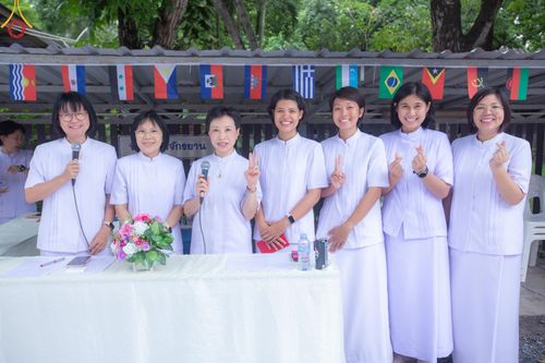 ภาพ No.143887:พิธีตัดปอยผม โครงการอุปสมบทหมู่ พระธรรมทายาทนานาชาติ (ภาษาจีน) รุ่นที่ 19 วันอาทิตย์ที่ 7 กรกฎาคม พ.ศ. 2567 ณ สนามหญ้า หน้าบ้านแก้วอาสาสมัคร วัดพระธรรมกาย