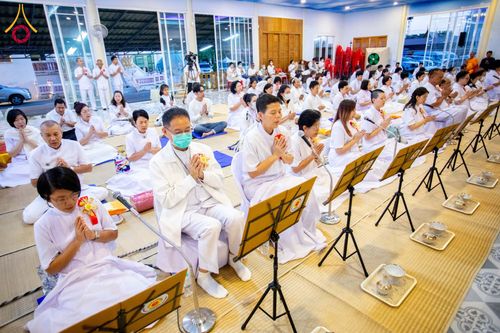 ภาพ No.196365:พิธีถวายภัตตาหารเป็นสังฆทาน แด่พระธรรมยาตรา ณ วัดโบสถ์(บน) ตำบลบางคูเวียง อำเภอบางกรวย จังหวัดนนทบุรี ในโครงการธรรมยาตรา กตัญญูบูชา มหาปูชนียาจารย์ พระมงคลเทพมุนี(สด จนฺทสโร) พระผู้ปราบมาร อนุสรณ์สถาน 7 แห่ง ปีที่ 13 วันที่ 17 มกราคม พ.ศ. 2568