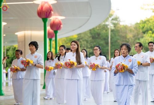 ภาพ No.159708:พิธีตัดปอยผมปลงผมนาคธรรมทายาท, พิธีบรรพชาอุปสมบทหมู่ โครงการอุปสมบทหมู่บูชาธรรม 140 ปี พระมงคลเทพมุนี (สด จนฺทสโร) ณ โบสถ์พระไตรปิฏก วัดพระธรรมกาย วันเสาร์ที่ 5 ตุลาคม พ.ศ. 2567