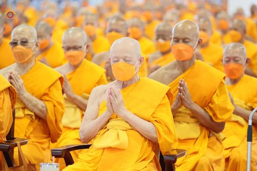 ภาพ No.80833:พิธีตักบาตร , พิธีบูชาข้าวพระในวันอาทิตย์ต้นเดือน วันที่ 7 พฤษภาคม พ.ศ. 2566 ณ วัดพระธรรมกาย