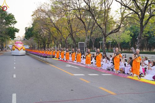 ภาพ No.202018:พิธีต้อนรับพระธรรมยาตรา ณ อนุสรณ์สถานลำดับที่ 7 สถานที่ขยายวิชชาธรรมกาย วัดพระธรรมกาย ต.คลองสาม อ.คลองหลวง จ.ปทุมธานี ในโครงการธรรมยาตรา กตัญญูบูชา มหาปูชนียาจารย์ พระมงคลเทพมุนี(สด จนฺทสโร) พระผู้ปราบมาร อนุสรณ์สถาน 7 แห่ง ปีที่ 13 วันที่ 26 มกราคม 2568