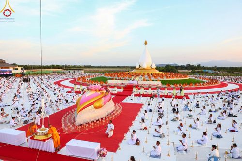 ภาพ No.211636:วันอาทิตย์ที่ 16 มีนาคม พ.ศ. 2568 พิธีอัญเชิญพระบรมสารีริกธาตุ ประดิษฐาน ณ ปทุมเจดีย์ ศูนย์อบรมเยาวชนปัตตานี