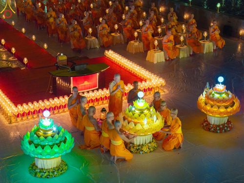 ภาพ No.170305:พิธีลอยกระทงธรรม ณ สระเศรษฐีทะเลบุญ มหาวิหารพระมงคลเทพมุนีฯ วัดพระธรรมกาย วันศุกร์ที่ 15 พฤศจิกายน พ.ศ.2567 (วันเพ็ญ 15 ค่ำ เดือน 12)