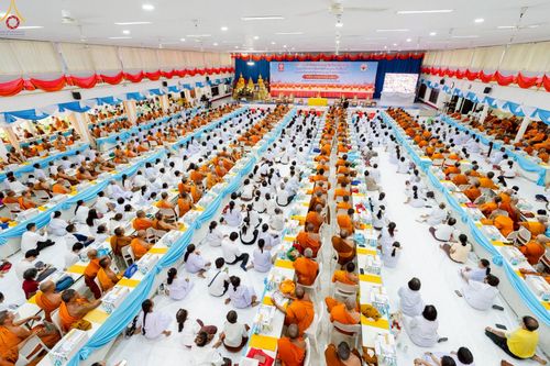 ภาพ No.233534:วันจันทร์ที่ 7 กรกฎาคม พ.ศ. 2568 จังหวัดบุรีรัมย์รวมใจ สัมมนาคณะสงฆ์ เพื่อฟื้นฟูพระพุทธศาสนา  โครงการทอดกฐินสามัคคีทั่วไทย 30,000 วัด ประจำปีพุทธศักราช 2568 และพิธีถวายมหาสังฆทาน 300 กว่าวัด โดยคณะศิษยานุศิษย์ บูชาธรรม 81 ปี หลวงพ่อธัมมชโย  ณ วัดกลาง พระ