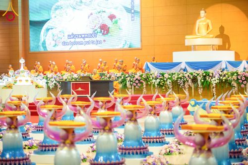 ภาพ No.134051:พิธีบูชาข้าวพระ  ในวันอาทิตย์ต้นเดือนที่ 7 เมษายน พ.ศ. 2567 ณ วัดพระธรรมกาย จ.ปทุมธานี