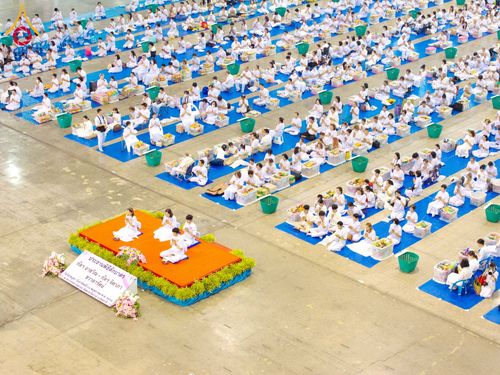 ภาพ No.223348:วันวิสาขบูชา วันอาทิตย์ที่ 11 พฤษภาคม พ.ศ. 2568 พิธีตักบาตร และปฎิบัติธรรม ณ สภาธรรมกายสากล วัดพระธรรมกาย