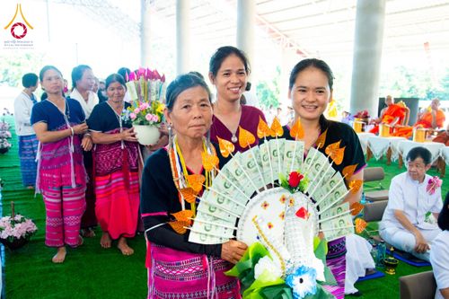 ภาพ No.179352:พิธีทอดกฐิน ณ ธุดงคสถานลำพูน อำเภอบ้านโฮ่ง จังหวัดลำพูน ในโครงการกฐินสามัคคีทั่วไทย 30,000 วัด บูชาธรรม 80 ปี หลวงพ่อธัมมชโย โดยคณะศิษยานุศิษย์วัดพระธรรมกาย วันที่ 15 พฤศจิกายน พ.ศ. 2567