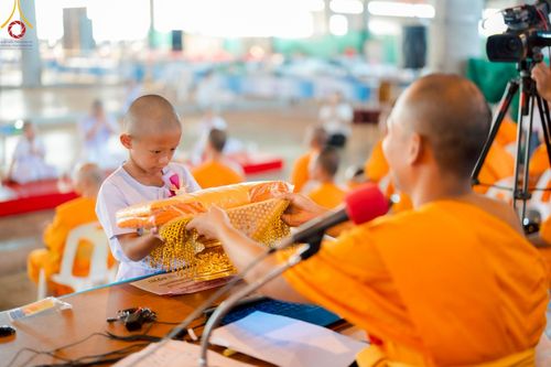 ภาพ No.214599:วันศุกร์ที่ 4 เมษายน พ.ศ.2568 นาคธรรมทายาทตักบาตรพระพี่เลี้ยง ในโครงการบรรพชาสามเณร ฟื้นฟูพระพุทธศาสนาทั่วไทย ณ วิหารคด 22 วัดพระธรรมกาย