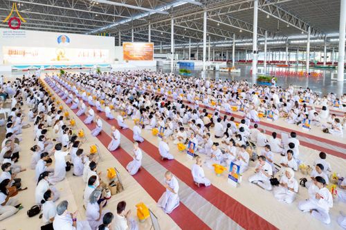 ภาพ No.277402:วันเสาร์ที่ 6 ธันวาคม พ.ศ. 2568 พิธีบรรพชาอุปสมบทและพิธีถวายบาตร โครงการอุปสมบทบูชาธรรมมหาปูชนียาจารย์ ประจำปี พ.ศ.2568 โครงการบวชพระนานาชาติ AEC และ WAB รุ่น CEO (นักบริหาร) รุ่นที่ 5 ณ โบสถ์พระไตรปิฏก วัดพระธรรมกาย