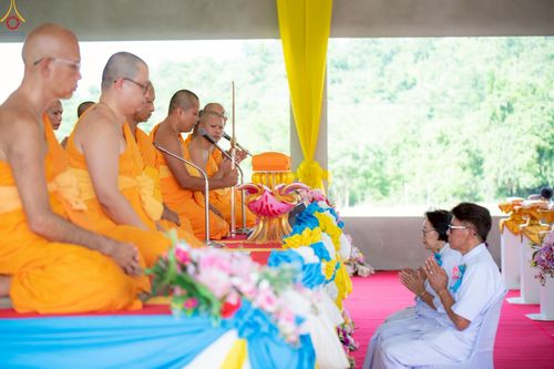 ภาพ No.255274:วันที่ 12 ตุลาคม พ.ศ. 2568 พิธีอัญเชิญพระบรมสารีริกธาตุและบรรจุ ลงในพระเกตุพระประธาน , พิธีทอดกฐินสามัคคีทั่วไทย 30,000 วัด โดยคณะศิษยานุศิษย์ วัดพระธรรมกาย  บูชาธรรม 81 ปี หลวงพ่อธัมมชโย ณ ธุดงคสถานเขาย้อย จ.เพชรบุรี