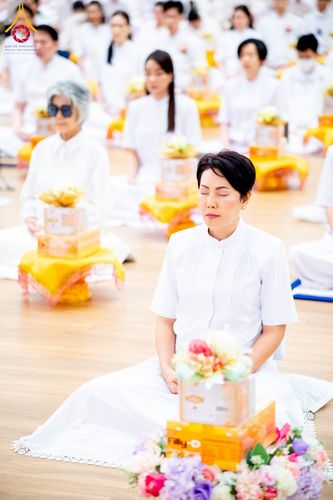 ภาพ No.239575:วันอาทิตย์ที่ 17 สิงหาคม พ.ศ. 2568 พิธีถวายคิลานเภสัช และอุปกรณ์ทางการแพทย์ แด่คณะสงฆ์ เนื่องในวันธรรมชัย ณ ห้องแก้วสารพัดนึก 2 สภาธรรมกายสากล วัดพระธรรมกาย