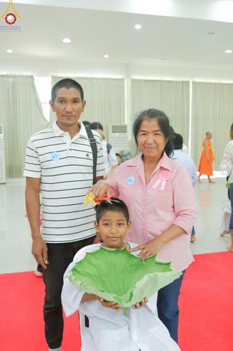 ภาพ No.216194:วันเสาร์ที่ 5 เมษายน พ.ศ. 2568 พิธีตัดปอยผม พิธีขอขมาผู้ปกครอง พิธีขอขมามอบผ้าไตร พิธีบรรพชา พิธีถวายบาตรสามเณร ณ ศูนย์ปฏิบัติธรรมและศูนย์อบรมเยาวชนเพชรบุรี ต.ท่าแลง อ.ท่ายาง จ.เพชรบุรี