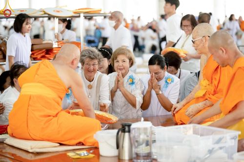 ภาพ No.58622:พิธีบุพเปตพลี ครั้งที่ 149 ร่วมอุทิศบุญแด่หมู่ญาติที่ล่วงลับไปแล้ว และสืบทอดอายุพระพุทธศาสนา วันอังคารที่ 23 เมษายน พ.ศ. 2567 (วันพระ ขึ้น 15 ค่ำ เดือน 5) ณ หอฉันคุณยายอาจารย์ฯ วัดพระธรรมกาย