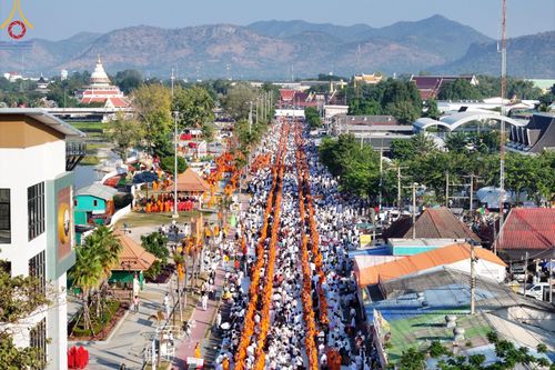ภาพ No.184727:พิธีตักบาตรพระ 10,000 รูป ครั้งที่ 3 เนื่องในโอกาส 193 ปี จังหวัดกาญจนบุรี อุทิศส่วนกุศลให้แด่บรรพชน และเพื่อช่วยเหลือผู้ประสบภัยพิบัติต่างๆ วันเสาร์ที่ 21 ธันวาคม พ.ศ. 2567