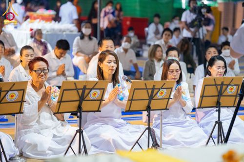 ภาพ No.200207:พิธีถวายภัตตาหารเป็นสังฆทาน แด่พระธรรมยาตรา ณ อนุสรณ์สถานบางปลา วัดบางปลา อำเภอบางเลน จังหวัดนครปฐม ในโครงการธรรมยาตรา กตัญญูบูชา มหาปูชนียาจารย์ พระมงคลเทพมุนี(สด จนฺทสโร) พระผู้ปราบมาร อนุสรณ์สถาน 7 แห่ง ปีที่ 13 วันที่ 23 มกราคม พ.ศ. 2568