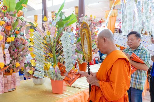 ภาพ No.165978:พิธีทอดกฐิน ณ วัดท่าเรือ ต.ท่าเรือ อ.ท่ามะกา จ.กาญจนบุรี ในโครงการกฐินสามัคคีทั่วไทย 30,000 วัด บูชาธรรม 80 ปี หลวงพ่อธัมมชโย โดยคณะศิษยานุศิษย์วัดพระธรรมกาย วันที่ 20 ตุลาคม พ.ศ. 2567