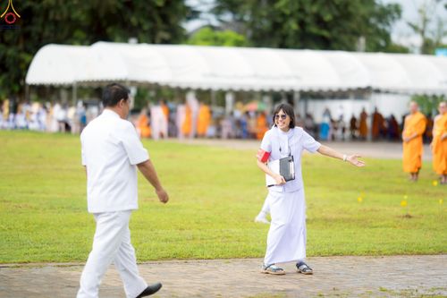 ภาพ No.239765:วันที่ 16-17 สิงหาคม พ.ศ. 2568 การปฏิบัติหน้าที่ของเจ้าหน้าที่ทุกสถานะ เพื่องานพิธีอัญเชิญรูปเหมือนพระมงคลเทพมุนี (สด จันทสโร) และพิธีกดปุ่มอัญเชิญรูปเหมือน พระมงคลเทพมุนี (สด จันทสโร) ณ มหาวิหารแก้วพระมงคลเทพมุนี ศูนย์ปฏิบัติธรรมแก้วเมืองเลย จ.เลย