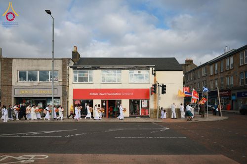ภาพ No.172176:พิธีทอดกฐิน วัดพระธรรมกายสก็อตแลนด์ บูชาธรรม 80 ปี หลวงพ่อธัมมชโย โดยคณะศิษยานุศิษย์วัดพระธรรมกาย วันที่ 25 ตุลาคม พ.ศ. 2567