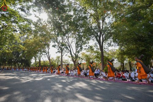 ภาพ No.193265:พิธีต้อนรับพระธรรมยาตรา ณ อนุสรณ์สถาน สถานที่เกิดในเพศสมณะ วัดสองพี่น้อง อำเภอสองพี่น้อง จังหวัดสุพรรณบุรี ในโครงการธรรมยาตรา กตัญญูบูชา มหาปูชนียาจารย์ พระมงคลเทพมุนี(สด จนฺทสโร) พระผู้ปราบมาร อนุสรณ์สถาน 7 แห่ง ปีที่ 13 วันที่ 11 มกราคม พ.ศ. 2568