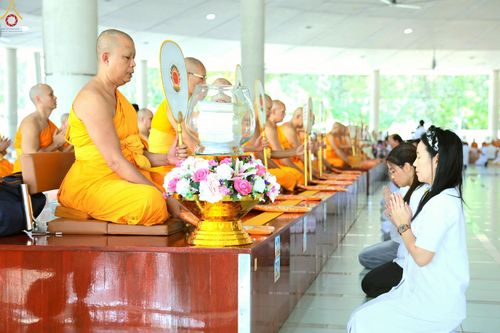 ภาพ No.234848:วันศุกร์ที่ 25 กรกฎาคม พ.ศ. 2568 (วันพระ แรม 15 ค่ำ เดือน 8) พิธีบุพเปตพลี ครั้งที่ 167 ร่วมอุทิศบุญแด่หมู่ญาติที่ล่วงลับไปแล้ว และสืบทอดอายุพระพุทธศาสนา ณ หอฉันคุณยายอาจารย์ฯ วัดพระธรรมกาย