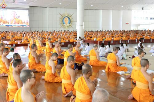 ภาพ No.229494:วันเสาร์ที่ 21 มิถุนายน พ.ศ. 2568 พิธีถวายภัตตาหารเมนูสวรรค์ เพื่อการบรรลุธรรม ณ หอฉันคุณยายอาจารย์ฯ วัดพระธรรมกาย