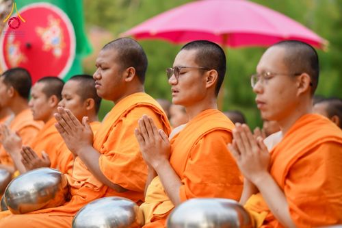 ภาพ No.206770:พิธีตักบาตรพระ 1,000 รูป ปืที่ 7 วันอาทิตย์ที่ 9 กุมภาพันธ์ พ.ศ. 2568 ณ วัดห้วยตองสัก อำเภอจอมทอง จังหวัดเชียงใหม่