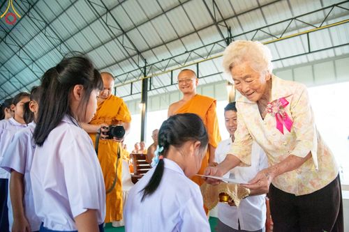 ภาพ No.92716:พิธีทอดกฐินวัดศรีวรรณวนาราม จ.ปทุมธานี และพิธีอัญเชิญพระสารีริกธาตุ วันที่ 4 พฤศจิกายน พ.ศ. 2566