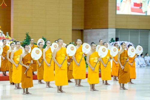 ภาพ No.236222:วันที่ 3 สิงหาคม พ.ศ. 2568 พิธีมุทิตาสักการะพระภิกษุ ผู้สอบได้เปรียญธรรม 9 ประโยค ระดับโลก ปีที่ 37, พิธีมอบโล่และทุนการศึกษา สำนักเรียนบาลีดีเด่นทั่วประเทศ ณ ห้องแก้วสารพัดนึก 1 วัดพระธรรมกาย