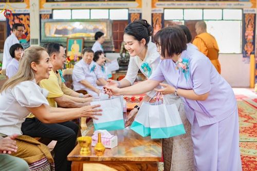 ภาพ No.170118:พิธีทอดกฐิน ณ วัดทุ่งวิจิตร อ.นาดี จ.ปราจีนบุรี ในโครงการกฐินสามัคคีทั่วไทย 30,000 วัด บูชาธรรม 80 ปี หลวงพ่อธัมมชโย โดยคณะศิษยานุศิษย์วัดพระธรรมกาย วันที่ 27 ตุลาคม พ.ศ. 2567