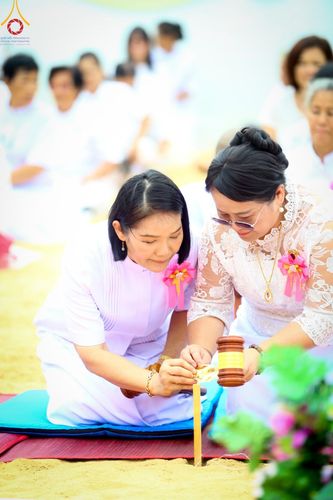 ภาพ No.140455:พิธีตอกเสาเข็มเป็นปฐมฤกษ์ เพื่อสร้างกุฎิและหอสวดมนต์ และพิธีทอดผ้าป่าบำรุงวัด ณ วัดกลางธนรินทร์ ต.บ้านแป้ง อ.พรหมบุรี จ.สิงห์บุรี วันอาทิตย์ที่ 9 มิถุนายน พ.ศ.2567