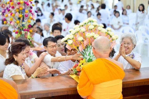 ภาพ No.230083:วันพฤหัสบดีที่ 26 มิถุนายน พ.ศ. 2568 พิธีทอดผ้าป่าฉลองอาคารชุดศูนย์ปฏิบัติธรรมน้ำใสใจสว่าง น้อมบูชาธรรมอายุวัฒนะมงคล 81 ปี หลวงพ่อธัมมชโย ณ ศูนย์ปฏิบัติธรรมน้ำใสใจสว่าง เขตบางกอกน้อย กรุงเทพมหานคร