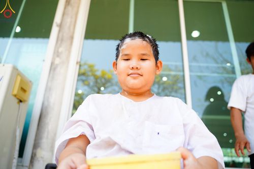 ภาพ No.134850:พิธีตัดปอยผม พิธีขอขมารับผ้าไตร พิธีบรรพชา และพิธีถวายบาตร ในโครงการบรรพชาสามเณร ฟื้นฟูพระพุทธศาสนาทั่วไทย  ณ ศูนย์ปฏิบัติธรรมและศูนย์อบรมเยาวชนเพชรบุรี ต.ท่าแลง อ.ท่ายาง จ.เพชรบุรี