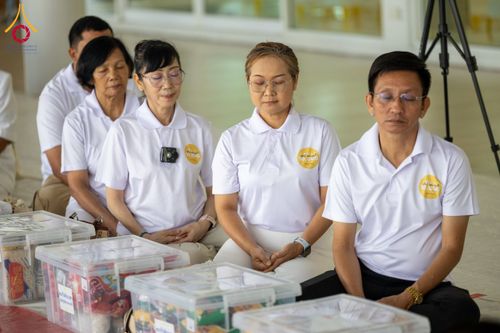 ภาพ No.212438:วันเสาร์ที่ 22 มีนาคม พ.ศ. 2568 พิธีถวายสังฆทานแด่คณะสงฆ์ 323 วัด ปีที่ 21 ครั้งที่ 175 พิธีมอบกองทุนหนุนแรงใจช่วยครูใต้ ปีที่ 18 ครั้งที่ 139 และพิธีทำบุญอุทิศส่วนกุศลให้ผู้วายชนม์ ณ ศูนย์ปฏิบัติธรรมภาคใต้ อำเภอบางกล่ำ จังหวัดสงขลา