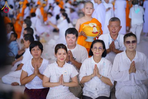 ภาพ No.134985:พิธีถวายบาตรแด่นาคธรรมทายาท ในโครงการบรรพชาสามเณรฟื้นฟูพระพุทธศาสนาทั่วไทย ณ สภาธรรมกายสากล วัดพระธรรมกาย จ.ปทุมธานี วันเสาร์ที่ 6 เมษายน พ.ศ. 2567