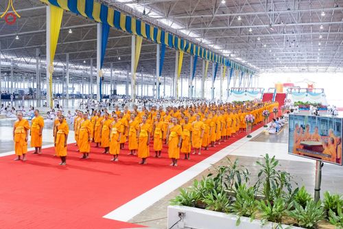 ภาพ No.153203:พิธีมุทิตาสักการะ พระภิกษุ-สามเณร ผู้สอบไล่ได้เปรียญธรรม ประโยค 1-2 ถึงประโยค ป.ธ.9 และบาลีศึกษา ประโยค1-2 ถึง บ.ศ.9 , พิธีมอบดวงแก้วสามเณรผู้ทรงบาลีไวยากรณ์ วัดพระธรรมกาย และ ศูนย์ส่งเสริมศีลธรรมในประเทศและต่างประเทศ วันอาทิตย์ที่ 8 กันยายน พ.ศ.2567