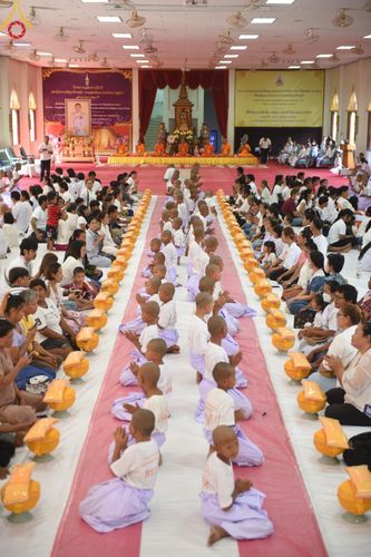 ภาพ No.135577:พิธีขอขมามอบผ้าไตร, พิธีบรรพชาสามเณร ในโครงการบรรพชาสามเณร ฟื้นฟูพระพุทธศาสนาทั่วไทย ณ วัดพระพุทธบาท ราชวรมหาวิหาร อ.พระพุทธบาท จ.สระบุรี วันที่ 6 เมษายน พ.ศ. 2567